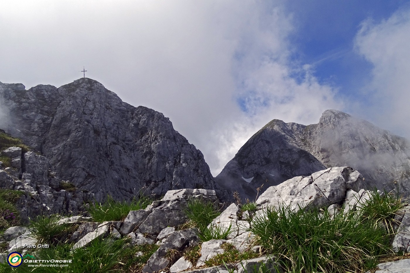 45 Anticima Monte Secco (2217 m) a sx, cima (2266 m) a dx.JPG -                                